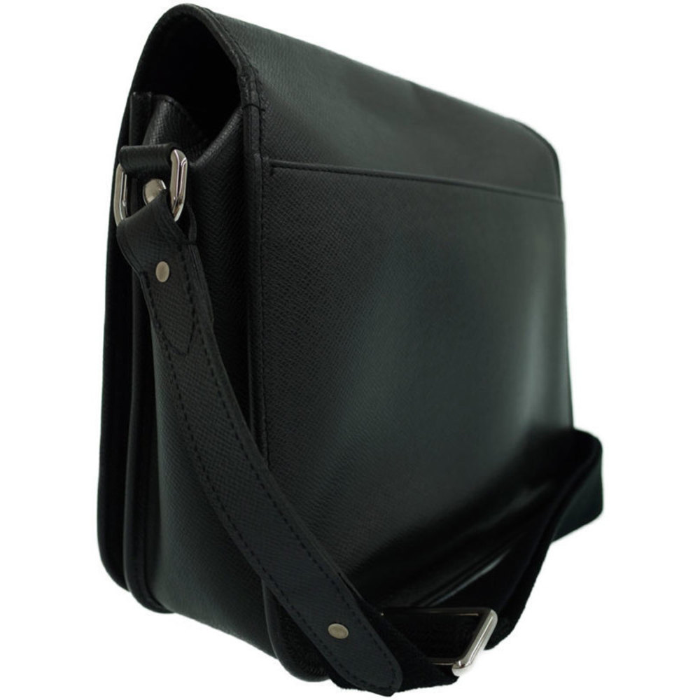 Louis Vuitton Shoulder Bag Taiga rei